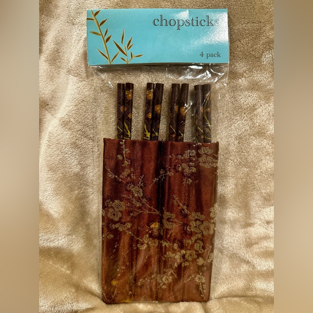 NWT Set of 4 Wooden Chopsticks